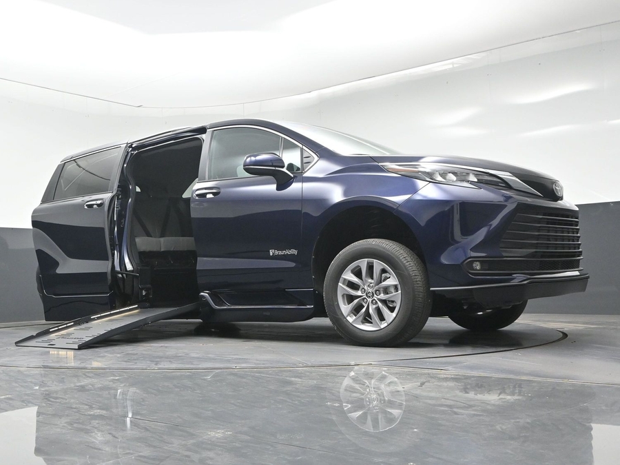 New 2026 Toyota Sienna XLE Add
