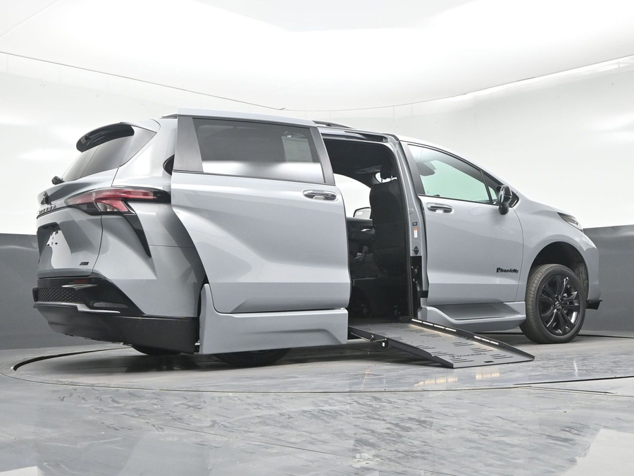 New 2026 Toyota Sienna XSE Sport