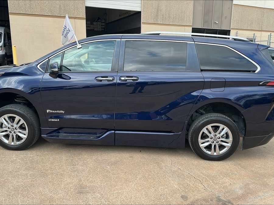 PRE OWNED 2021 Toyota Sienna Limited
