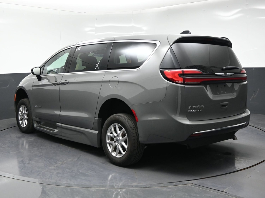 CERTIFIED PRE-OWNED 2025 Chrysler Pacifica Select