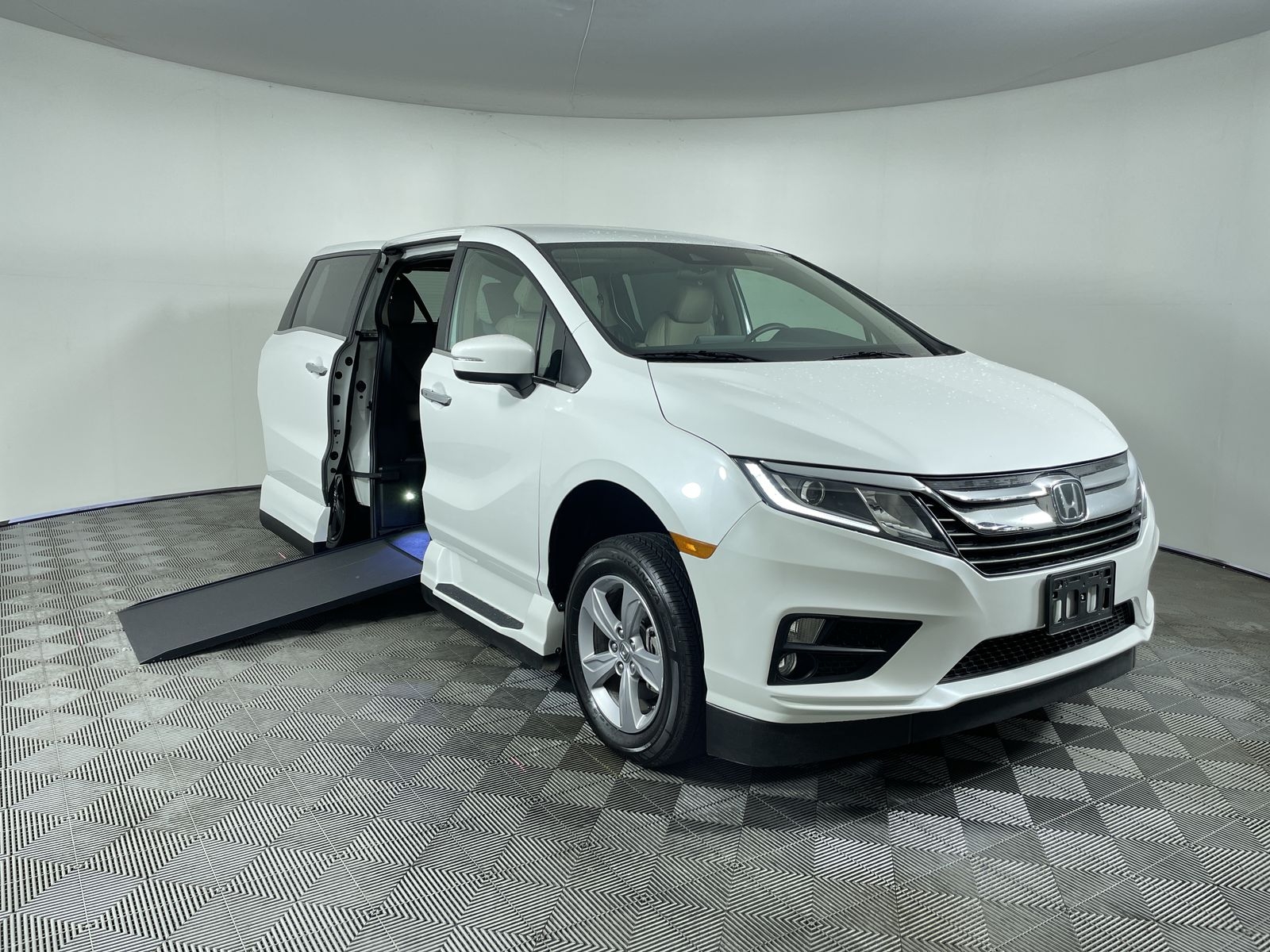 2020 Honda Odyssey EX's photo