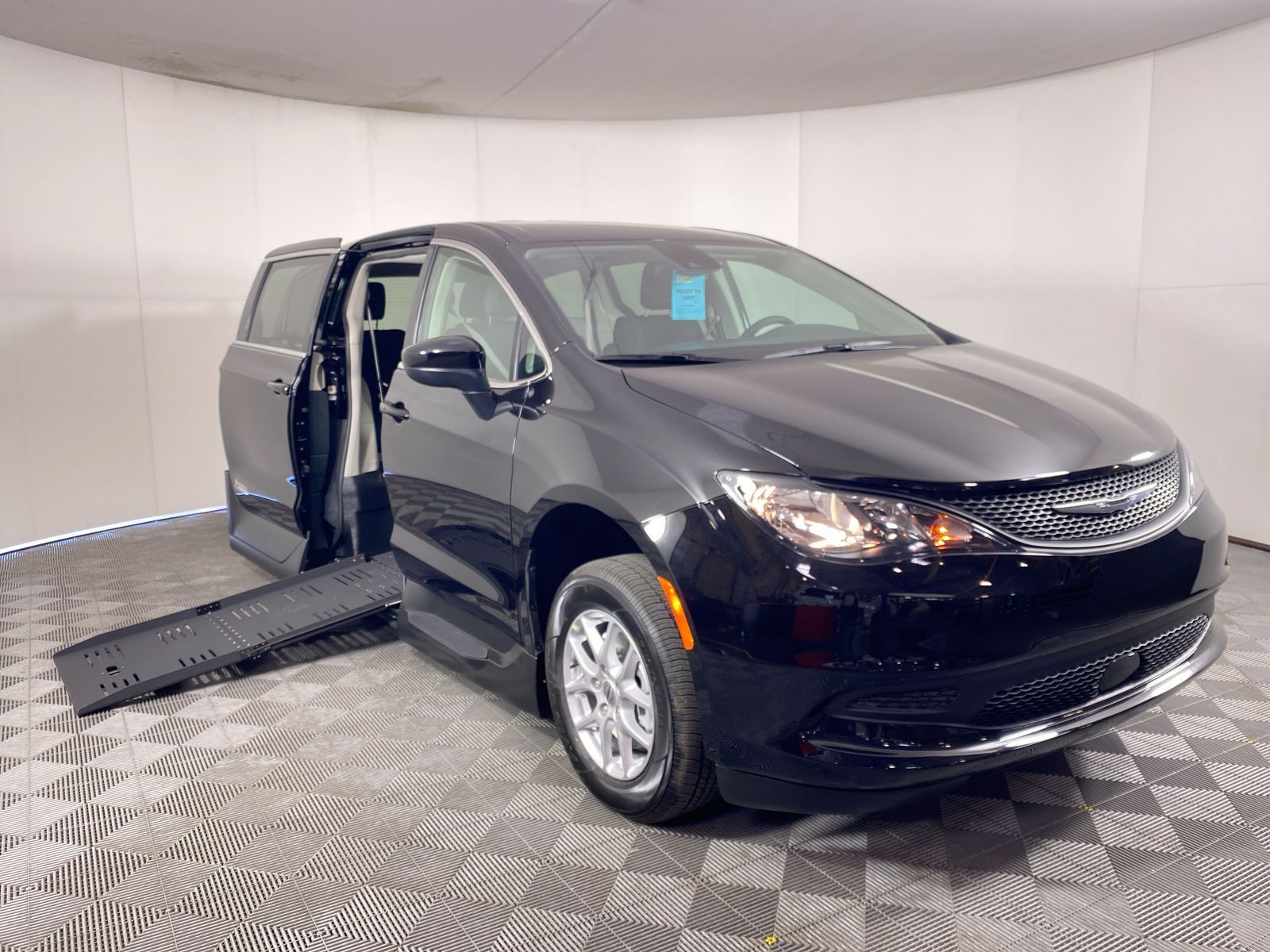 2024 Chrysler Voyager LX