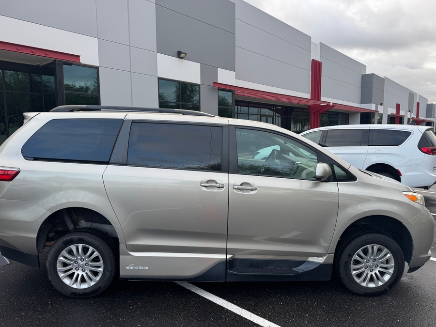 PRE OWNED 2017 Toyota Sienna XLE