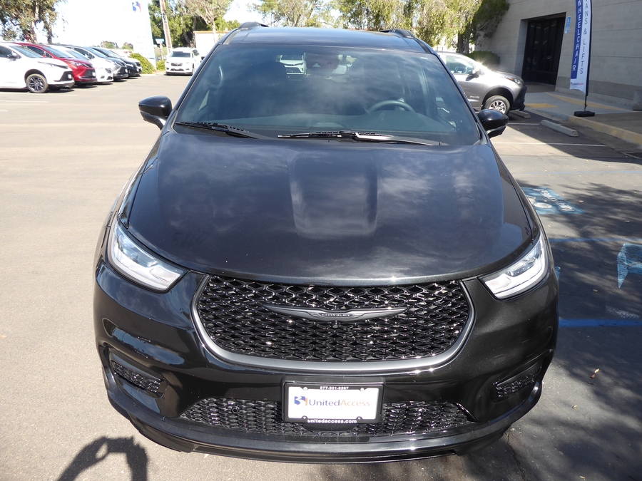 PRE OWNED 2023 Chrysler Pacifica Touring L