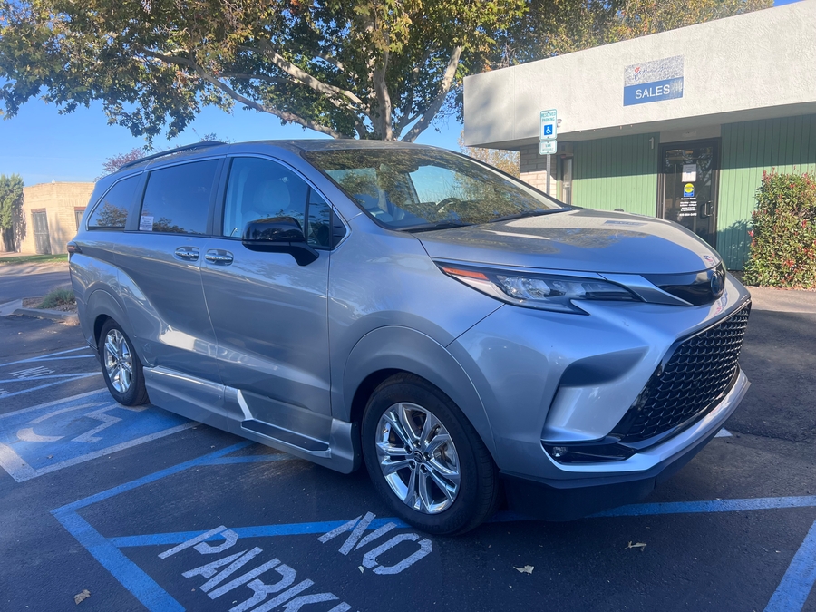PRE OWNED 2023 Toyota Sienna XSE