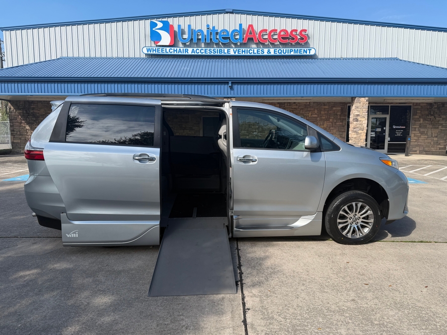 PRE OWNED 2020 Toyota Sienna XLE