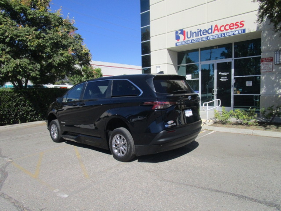 PRE OWNED 2024 Toyota Sienna LE Base