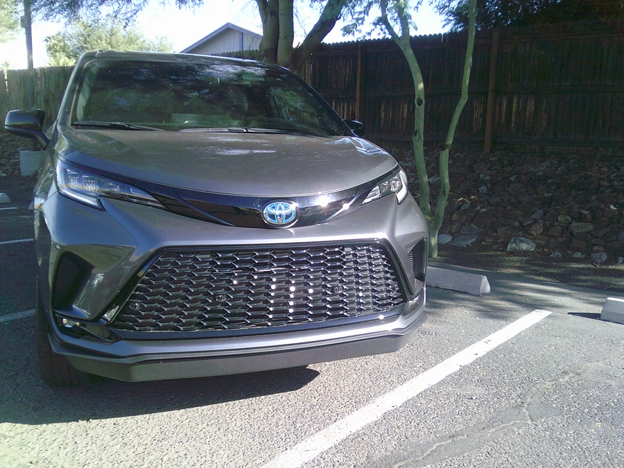 PRE OWNED 2025 Toyota Sienna XSE Sport