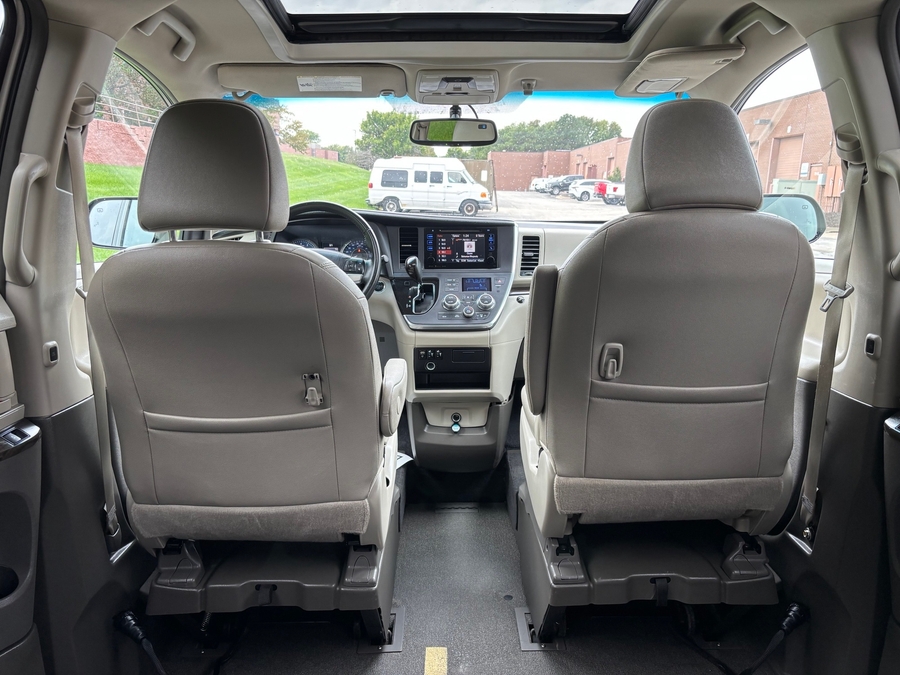 PRE OWNED 2016 Toyota Sienna XLE