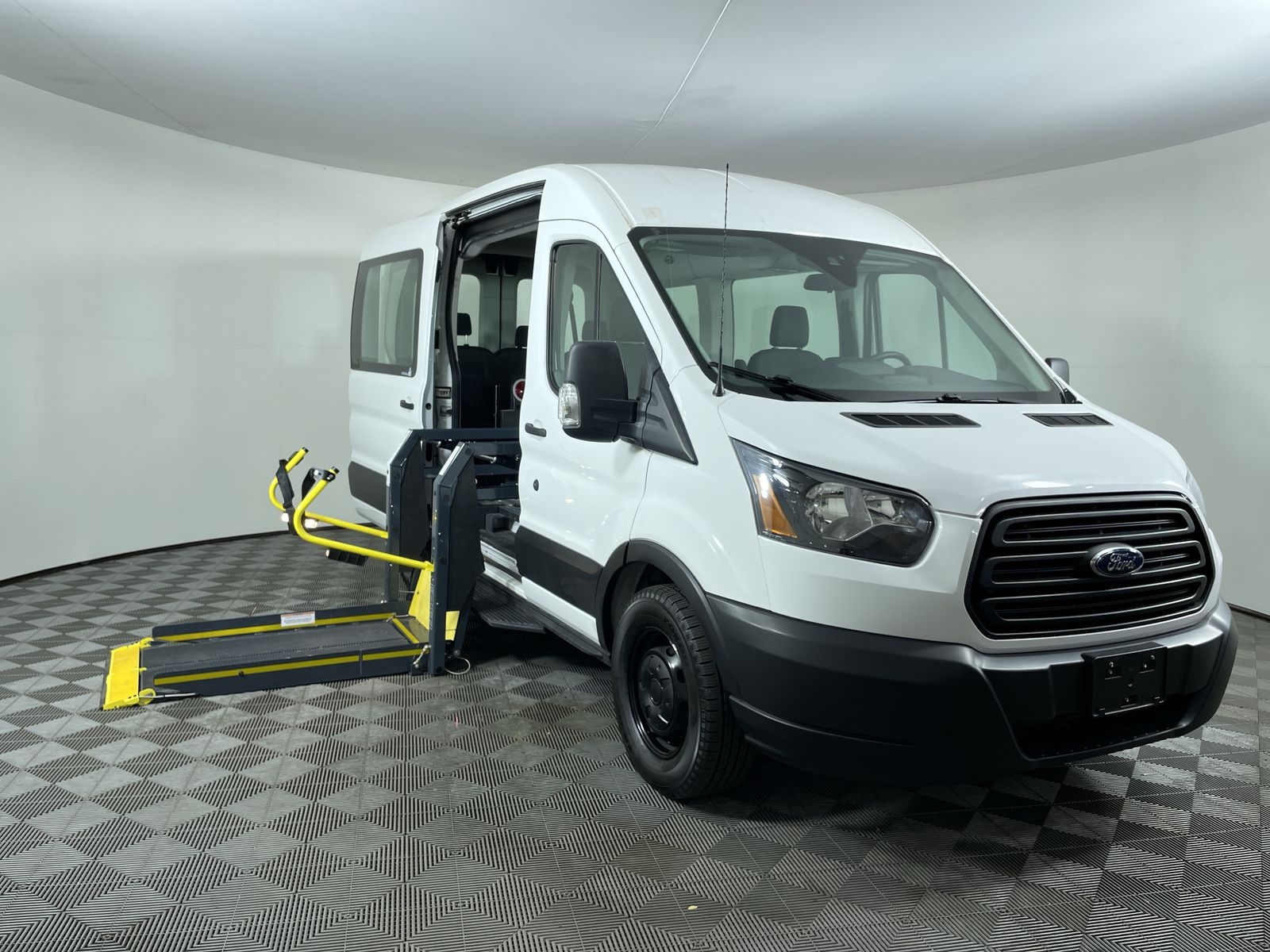 2019 Ford Transit Passenger Van XL's photo