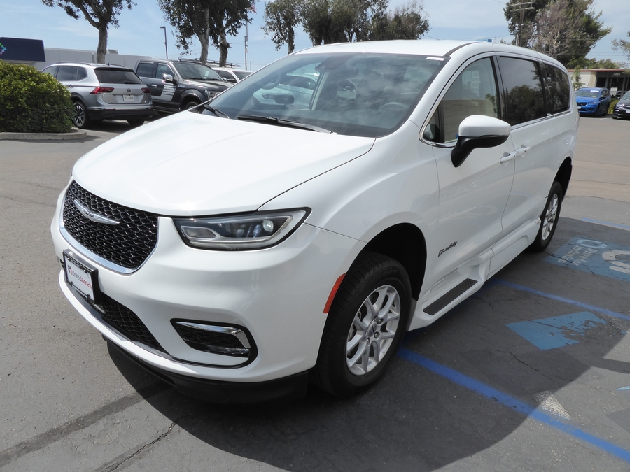 PRE OWNED 2023 Chrysler Pacifica Touring L