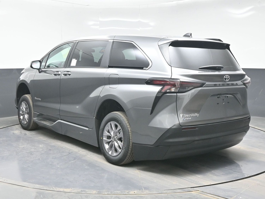 New 2026 Toyota Sienna LE