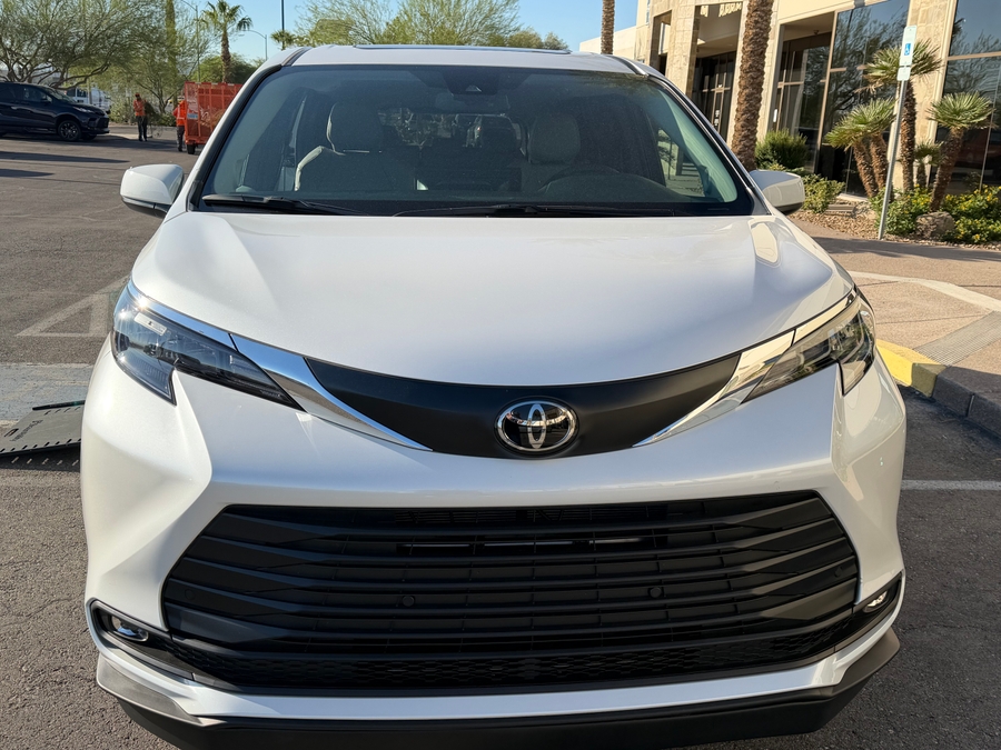 PRE OWNED 2026 Toyota Sienna XLE