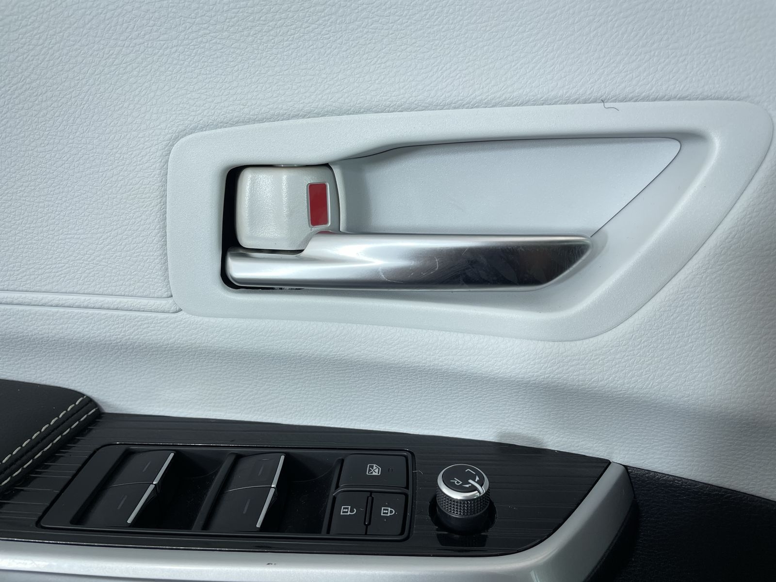 2025 Toyota Sienna XSE - Photo 8