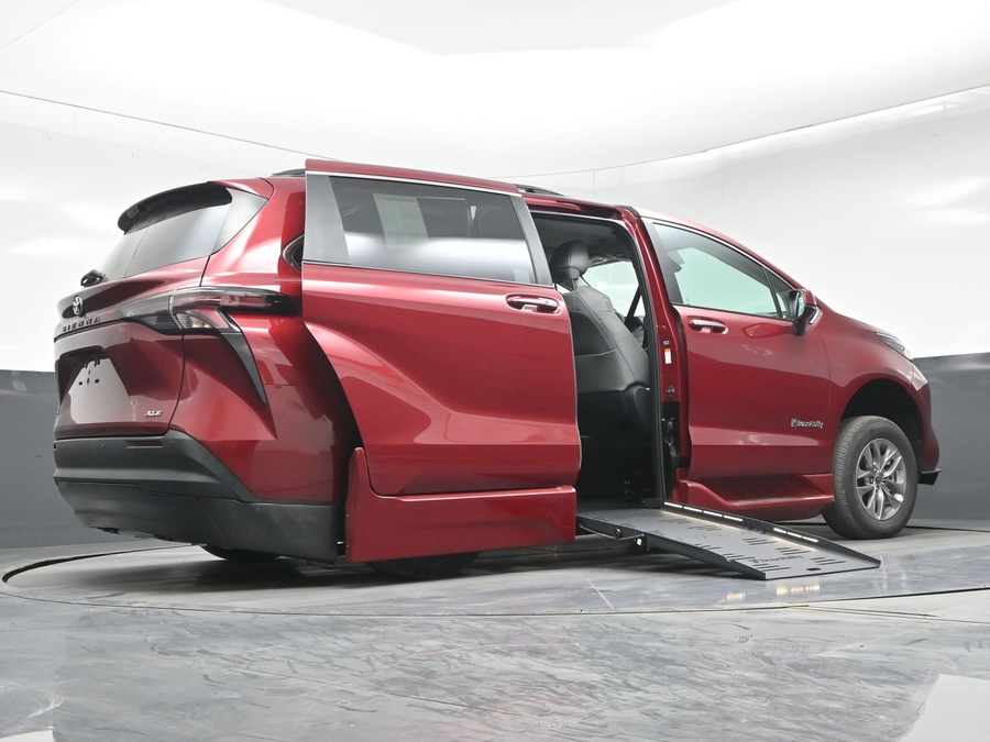 New 2026 Toyota Sienna XLE Add