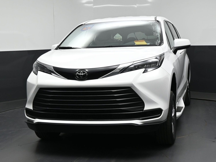 New 2026 Toyota Sienna LE