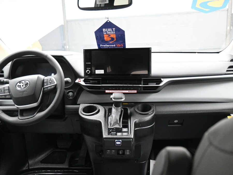 New 2026 Toyota Sienna XLE Base