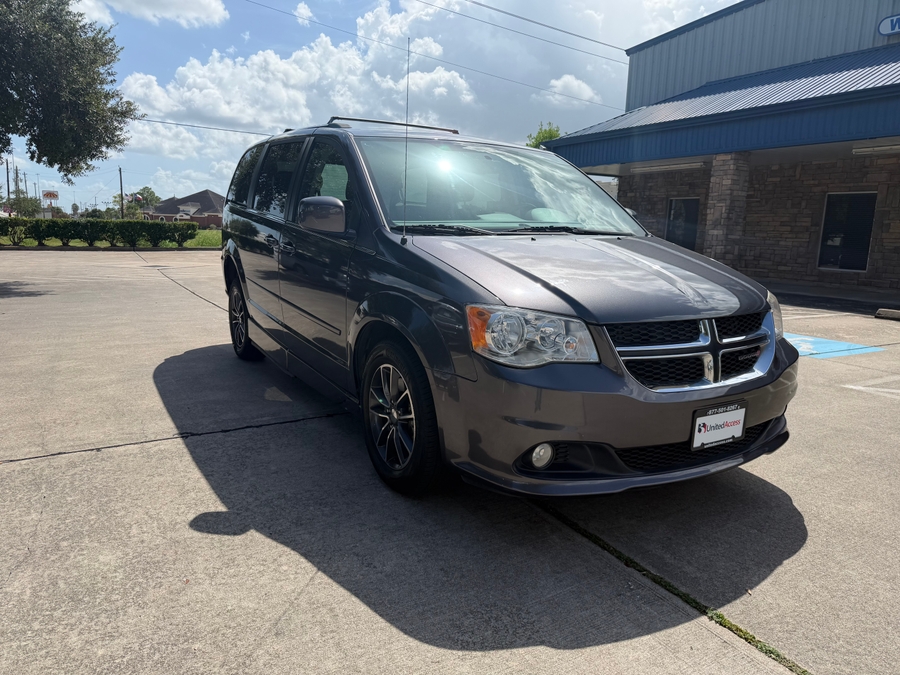 PRE OWNED 2017 Dodge Grand Caravan SXT