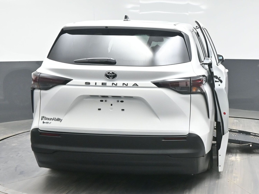 New 2026 Toyota Sienna LE