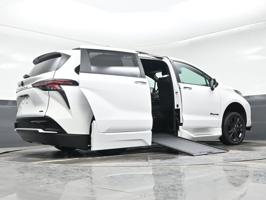 New 2026 Toyota Sienna XSE Sport