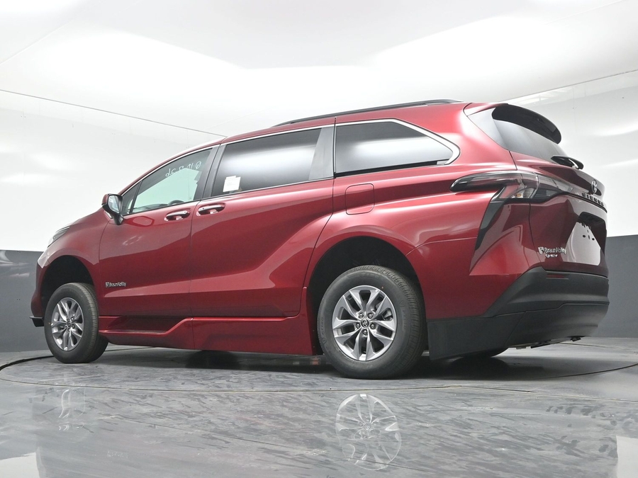 New 2026 Toyota Sienna XLE Base