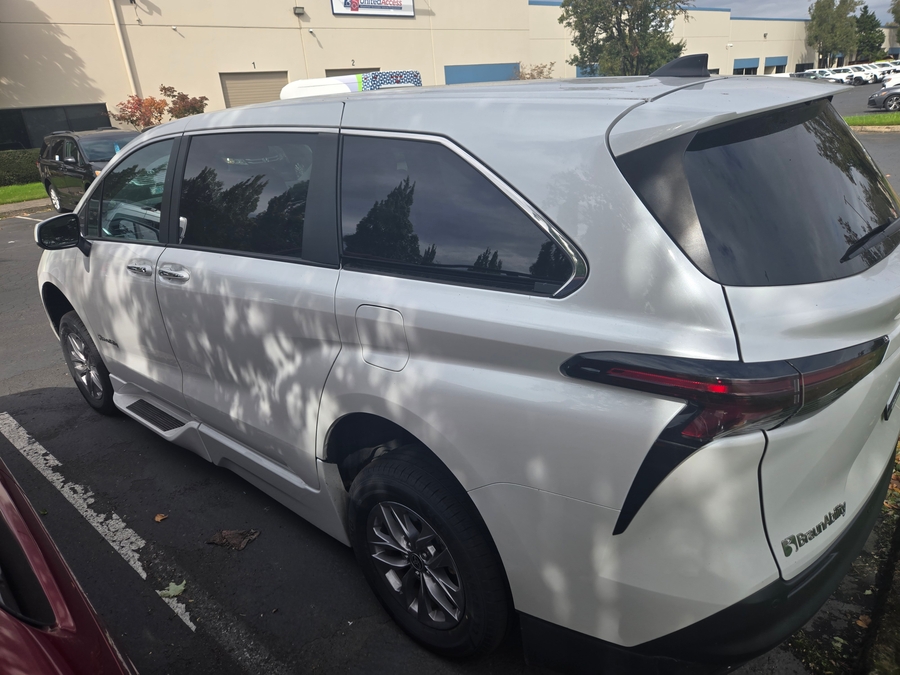 PRE OWNED 2024 Toyota Sienna XLE Base