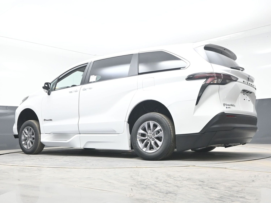 New 2026 Toyota Sienna LE