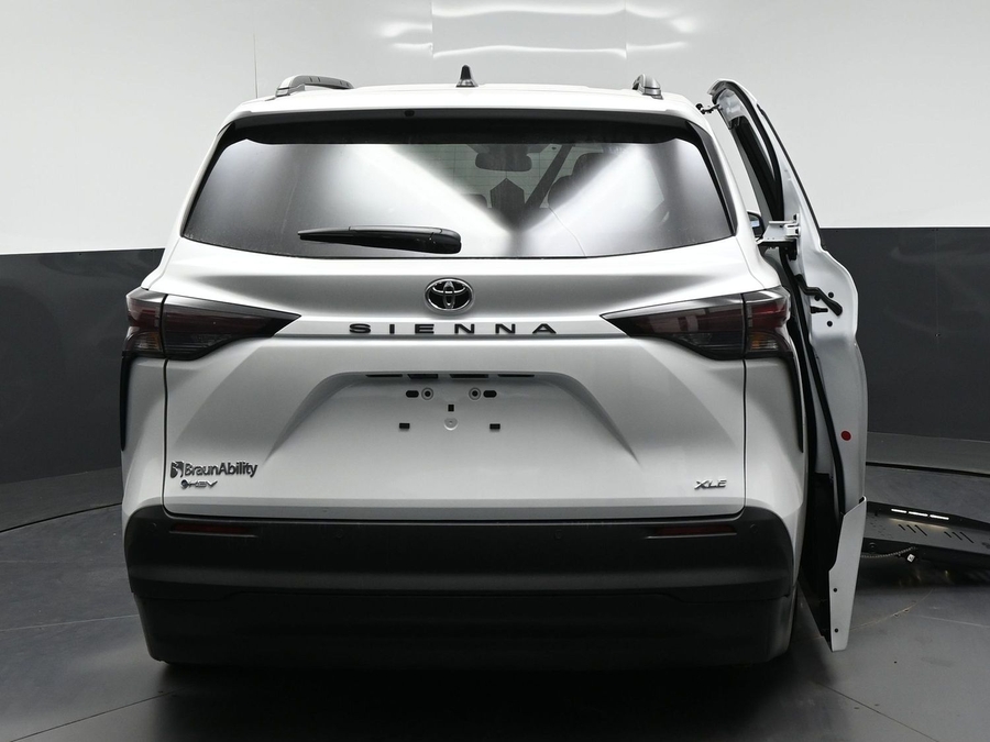 New 2026 Toyota Sienna XLE Base