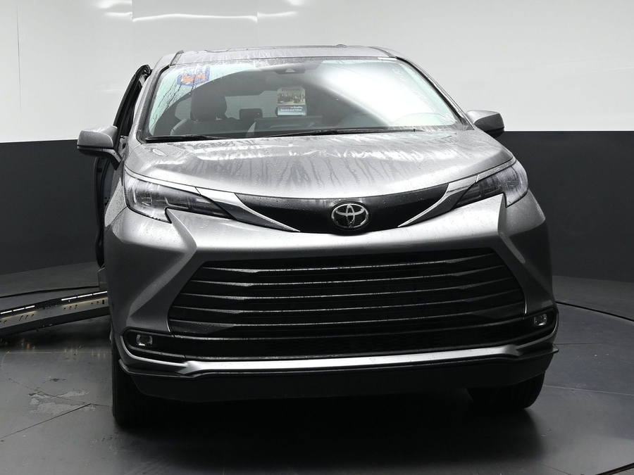 New 2026 Toyota Sienna XLE Base