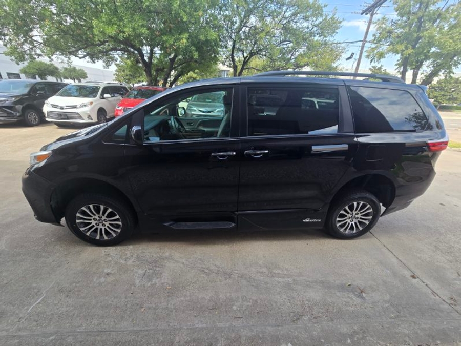 PRE OWNED 2018 Toyota Sienna XLE JS909745