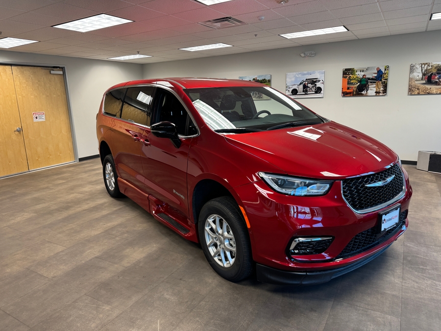 PRE OWNED 2025 Chrysler Pacifica Select