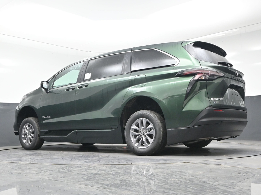 New 2026 Toyota Sienna LE