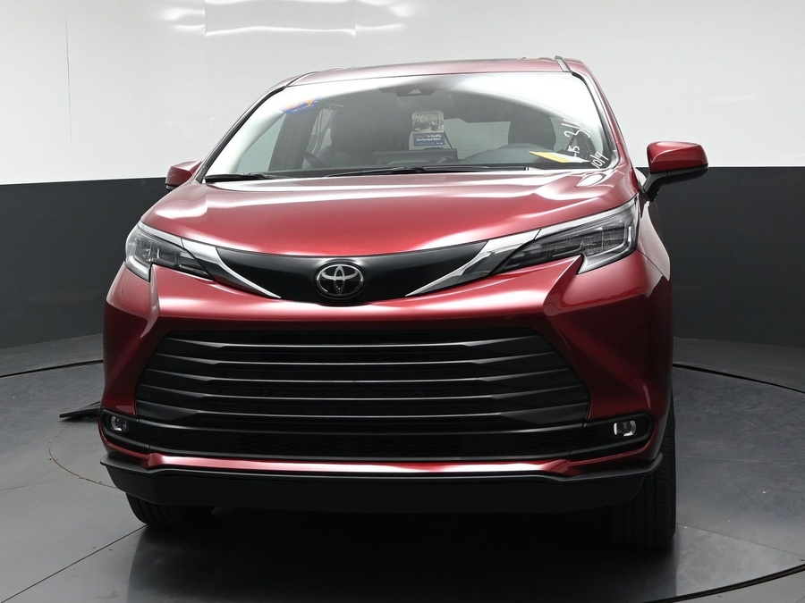 New 2026 Toyota Sienna XLE Base