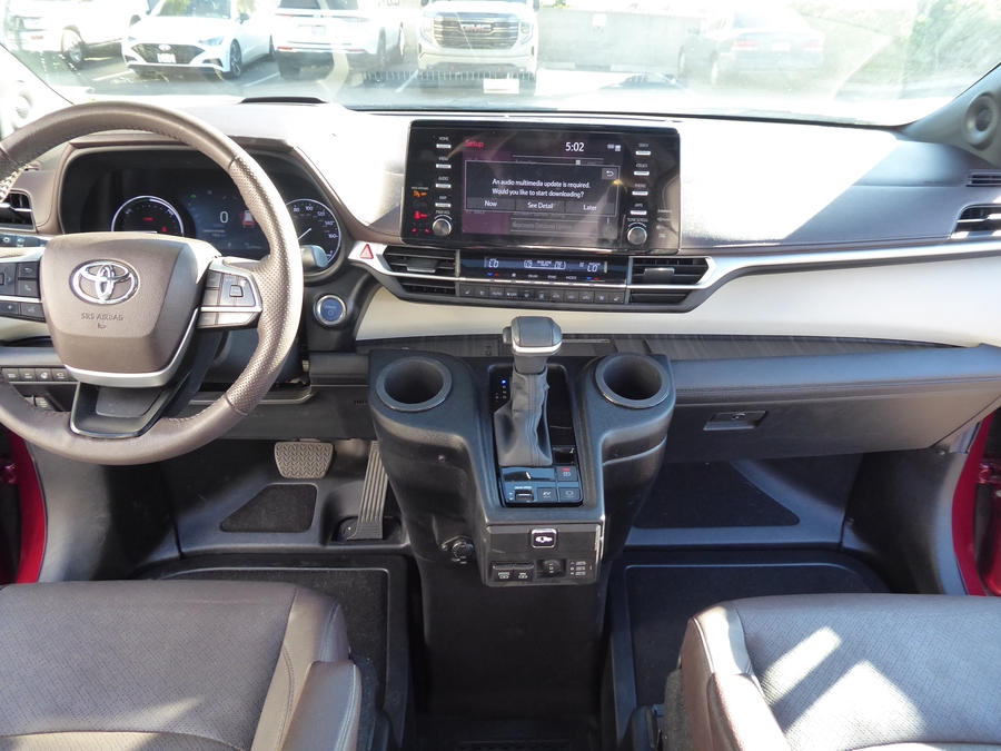PRE OWNED 2024 Toyota Sienna Platinum