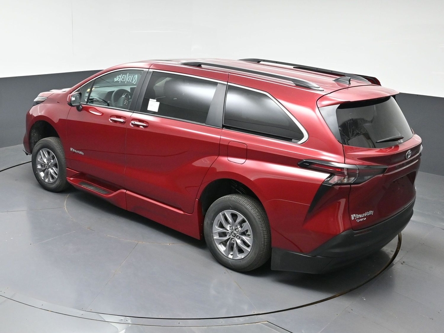 New 2026 Toyota Sienna XLE Add