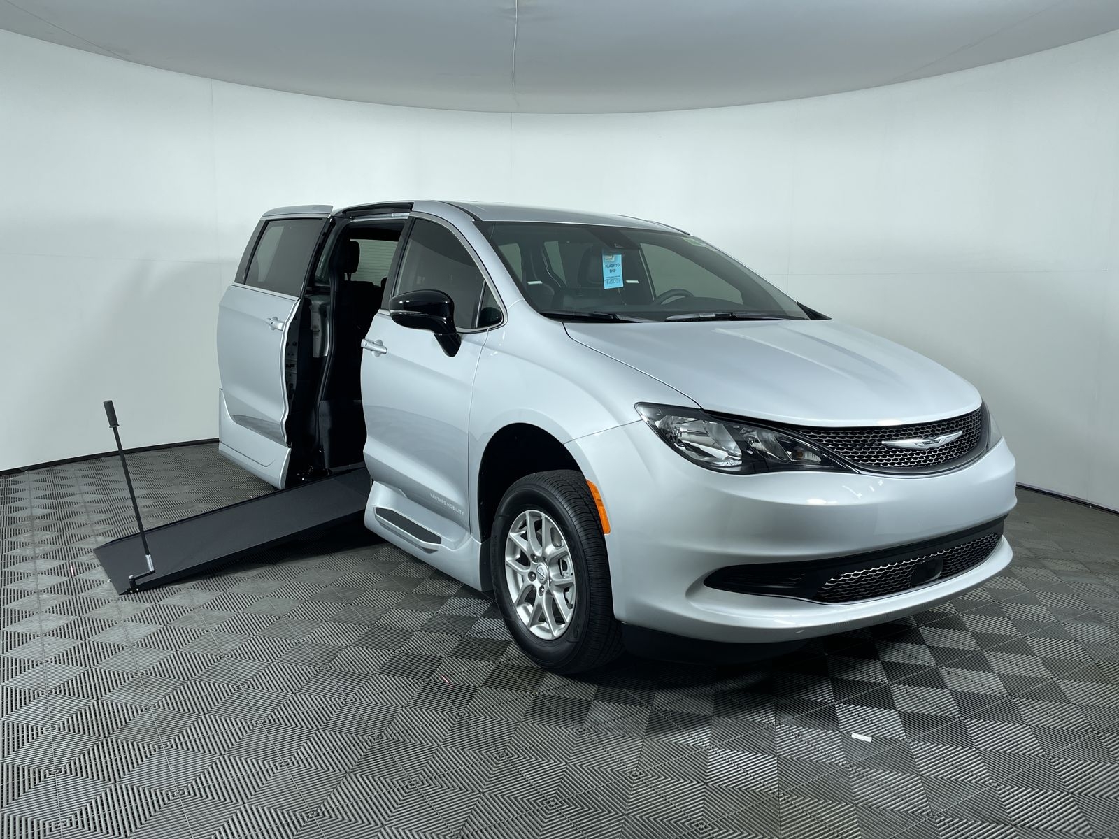 2026 Chrysler Voyager LX's photo