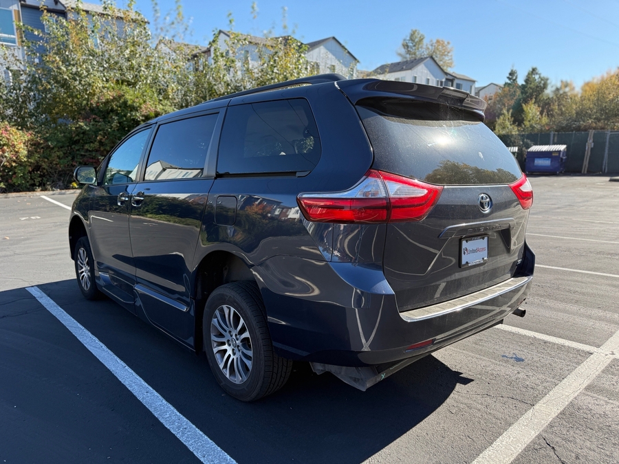 PRE OWNED 2018 Toyota Sienna XLE