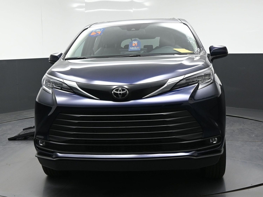 New 2026 Toyota Sienna XLE Base