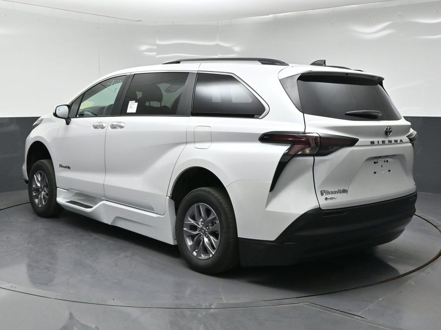 New 2026 Toyota Sienna XLE Base