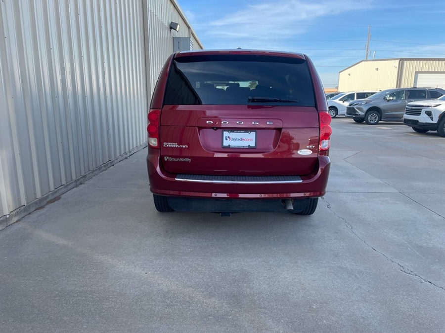 PRE OWNED 2016 Dodge Grand Caravan SXT