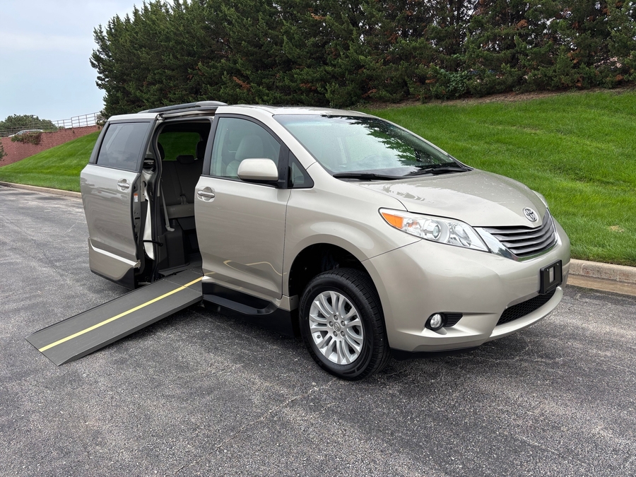 PRE OWNED 2016 Toyota Sienna XLE