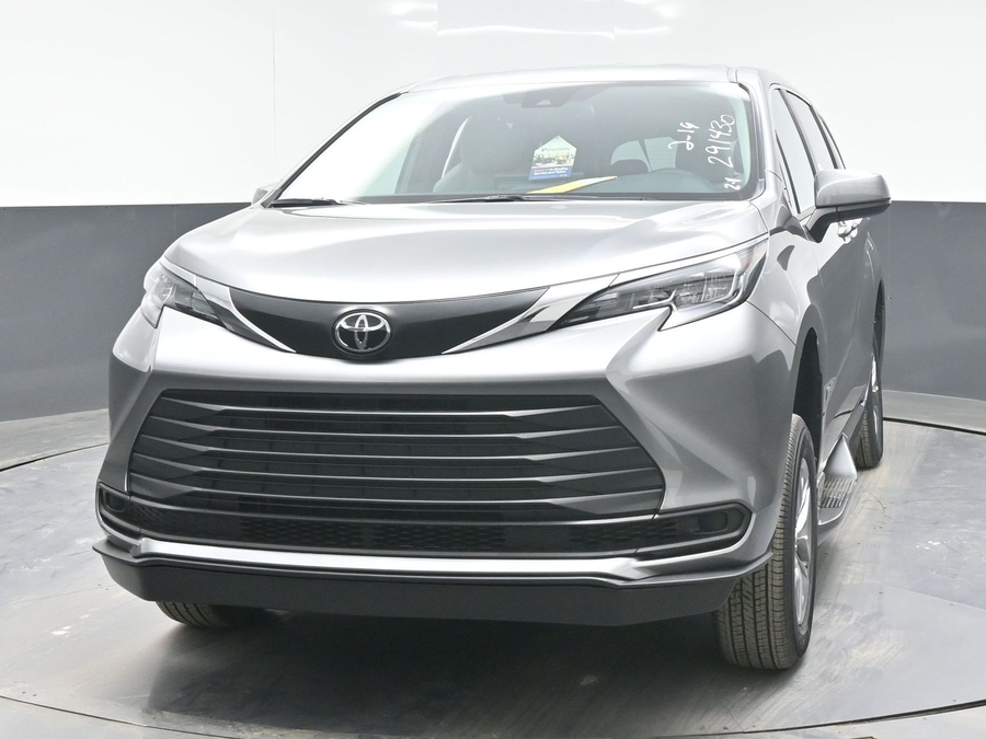 New 2026 Toyota Sienna LE