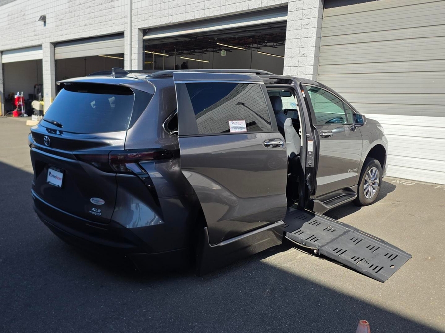 PRE OWNED 2024 Toyota Sienna XLE Base
