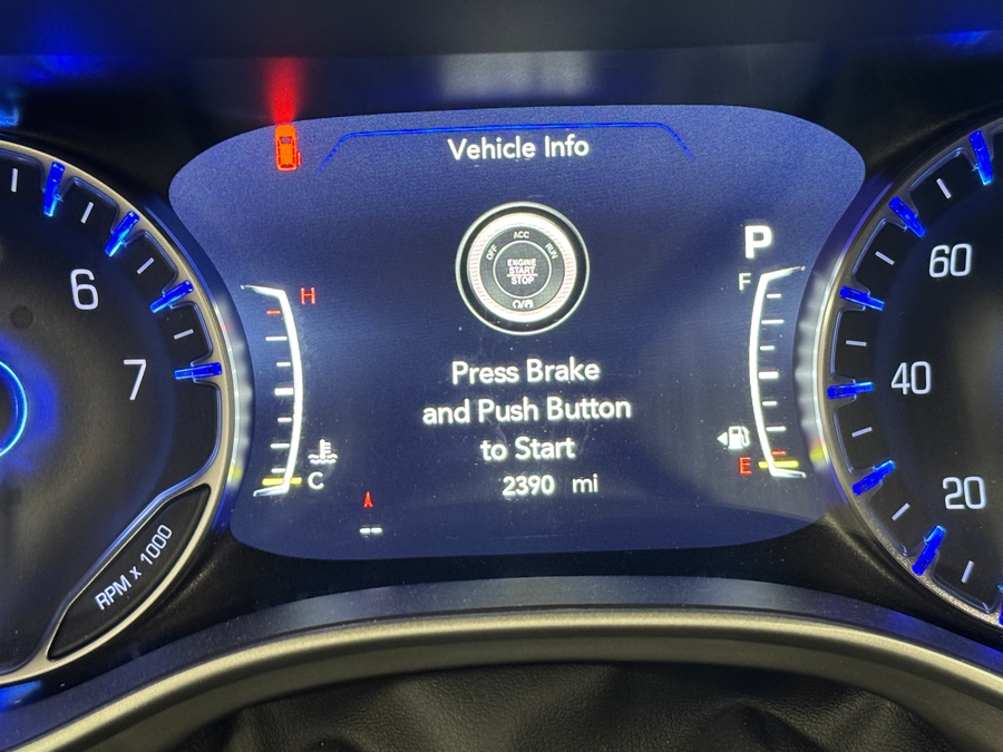 PRE OWNED 2025 Chrysler Pacifica Select
