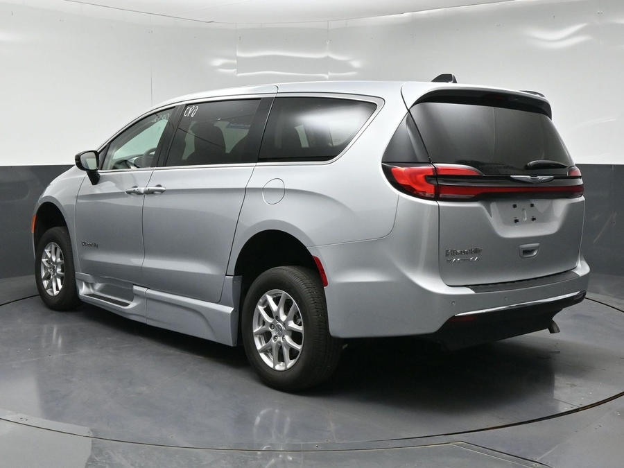 CERTIFIED PRE-OWNED 2024 Chrysler Pacifica Touring L