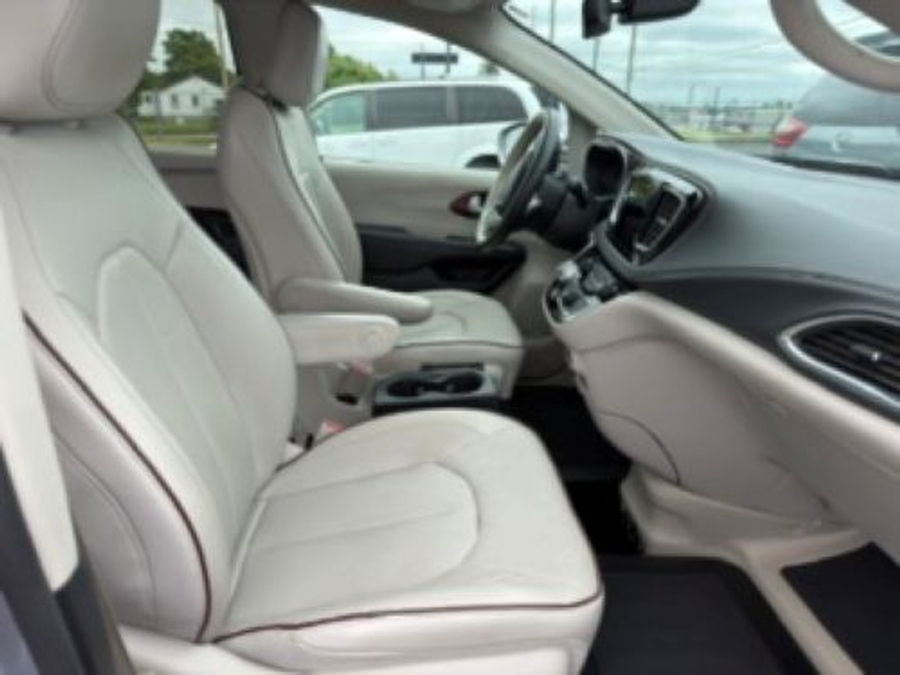 PRE OWNED 2020 Chrysler Pacifica Limited