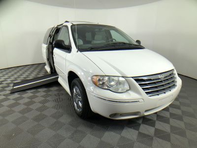 Handicap Van for Sale - 2005 Chrysler Town & Country Limited Wheelchair Accessible Van VIN: 2C8GP64L45R474238