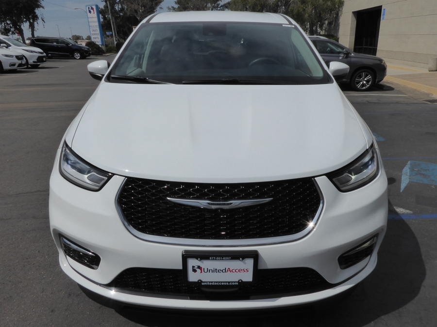 PRE OWNED 2023 Chrysler Pacifica Touring L