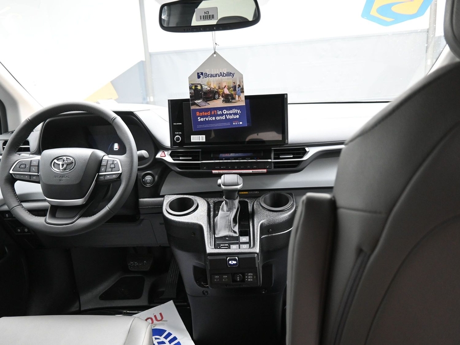 New 2026 Toyota Sienna XLE Base