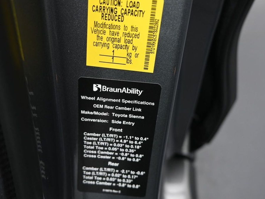 New 2026 Toyota Sienna XLE Base